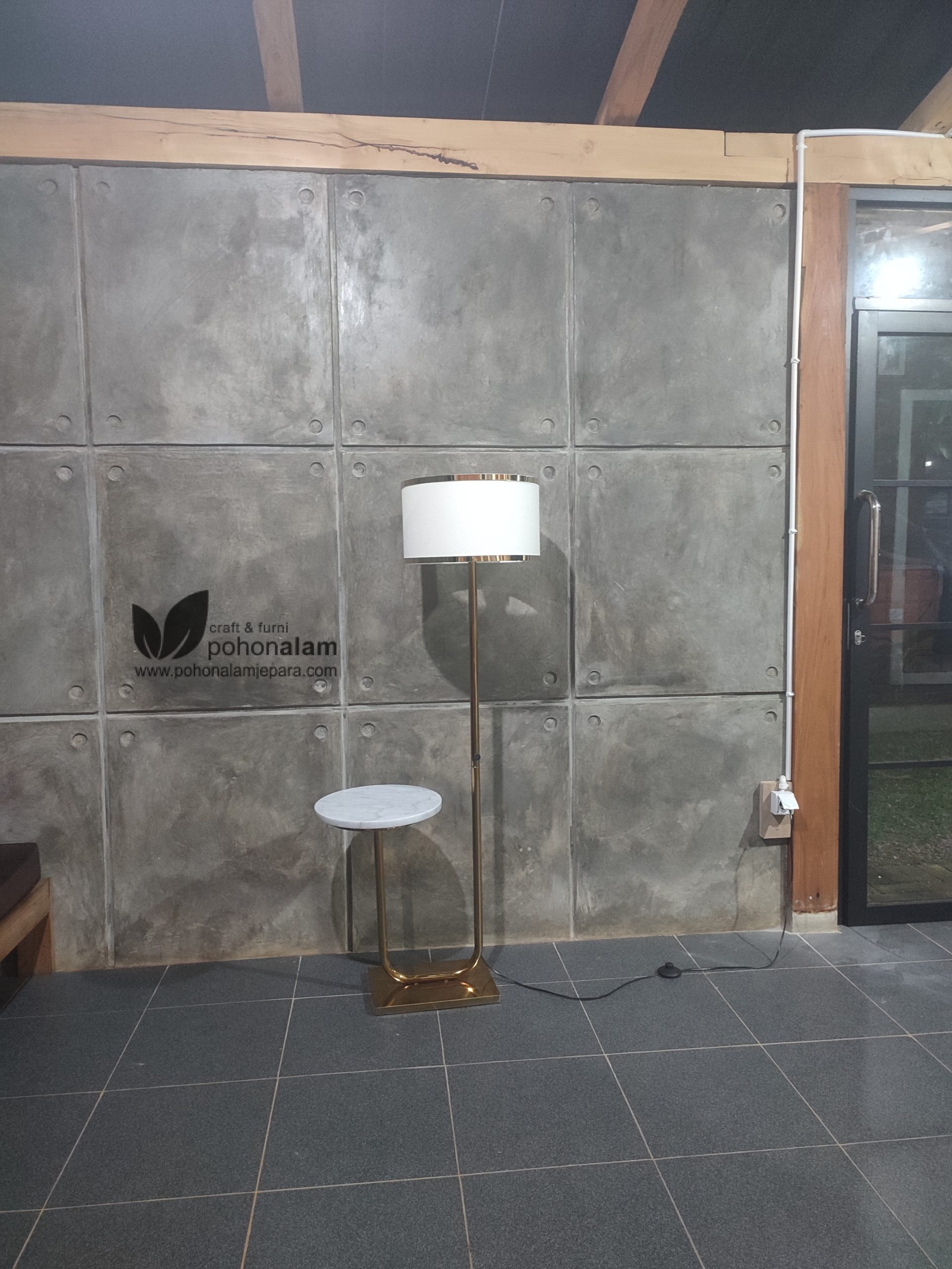 Lampu lantai floor lamp